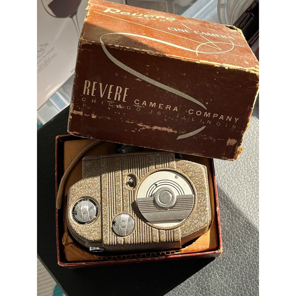 Vintage Revere Eight Ranger 81 Cine Camera 8mm Movie Camera with Box f2.5 Lens